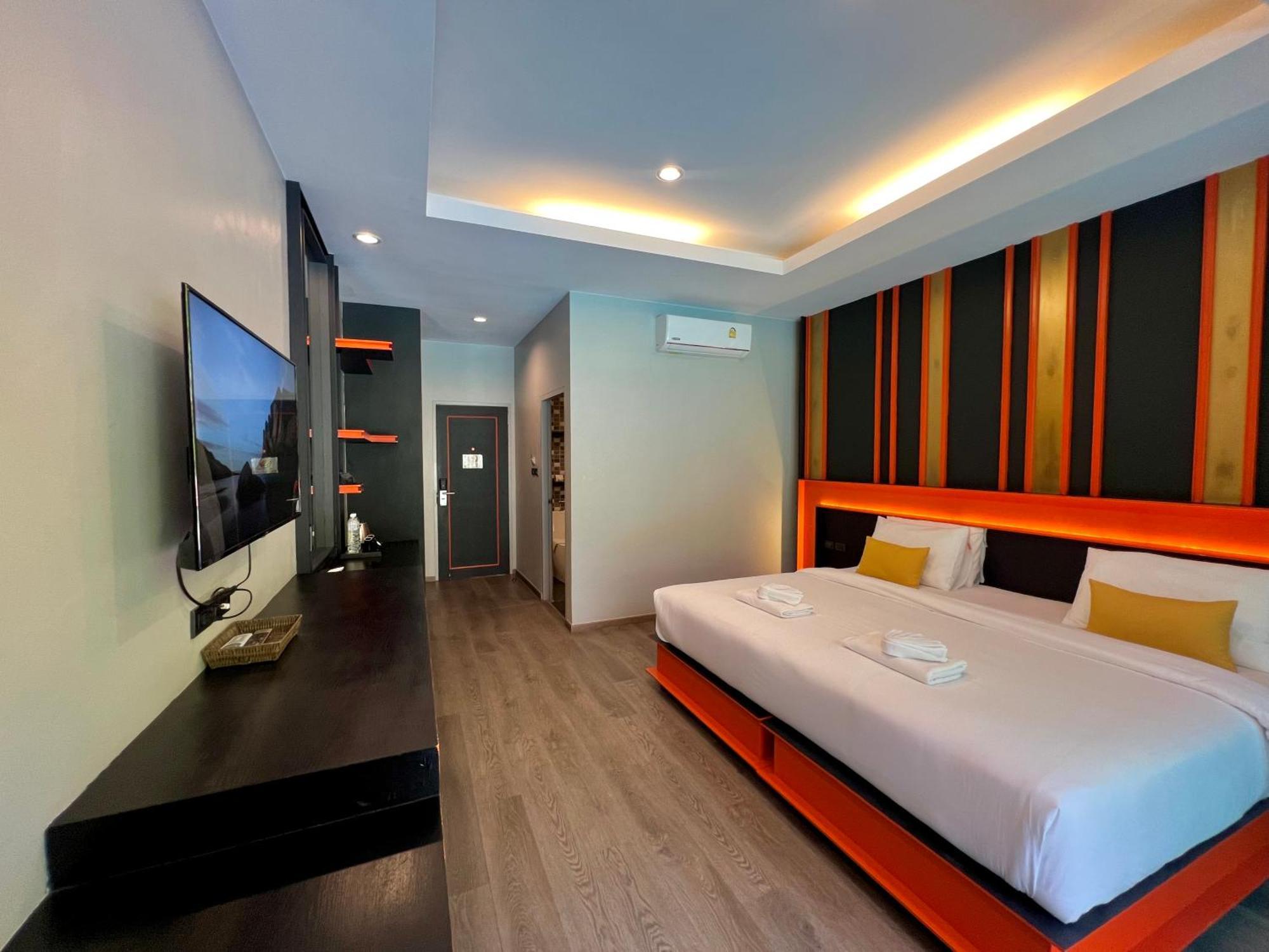 Wow Phuket Hotel Kültér fotó