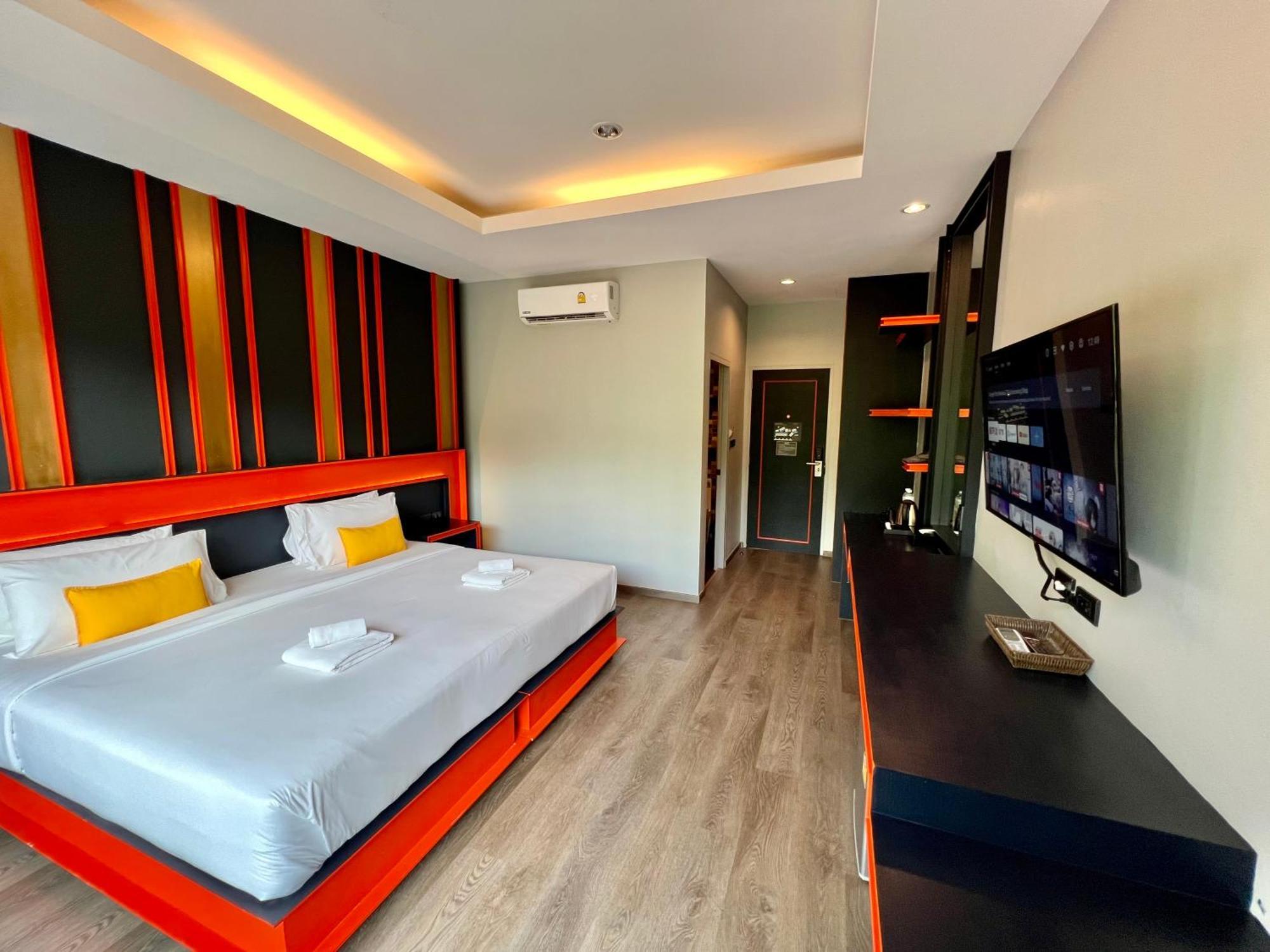 Wow Phuket Hotel Kültér fotó